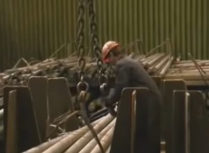 Рабочему НТМК ампутировали ногу после падения на него тонны груза