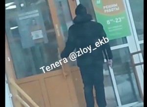 На Вторчермете мужчина с ножом ворвался в магазин
