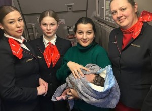 Во время полёта на борту «Уральских авиалиний» родился ребёнок