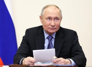 Путин принял в российское гражданство 20 иностранцев с русскими корнями (СПИСОК)