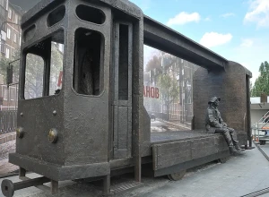 В Екатеринбурге открыли первый в России памятник Алексею Балабанову