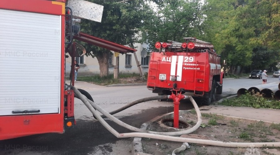 В Екатеринбурге бродяга сжег бизнесмену машину, но смог с ним расплатиться