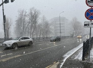 МЧС разослала предупреждение об очень сильных снегопадах в первый рабочий день