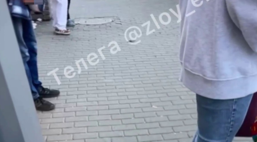 Извращенец распугал людей на остановке в Екатеринбурге