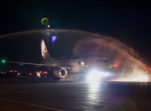 Торжественная встреча самолета из Геленджика напугала пассажиров Кольцово