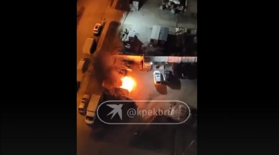 При тушении горящего автомобиля в Екатеринбурге обнаружили труп мужчины