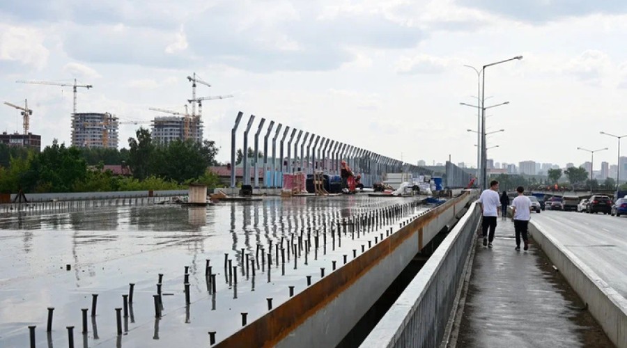 В Екатеринбурге полностью закрыли один из трёх мостов у «Калины»