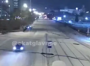 В мэрии рассказали, как поживает гонщик на BMW, отломивший часть ограждения моста через Исеть