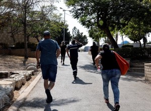 Названы сроки возвращения российских туристов из Израиля