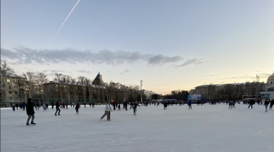 В Екатеринбурге открывается огромный каток в самом центре города