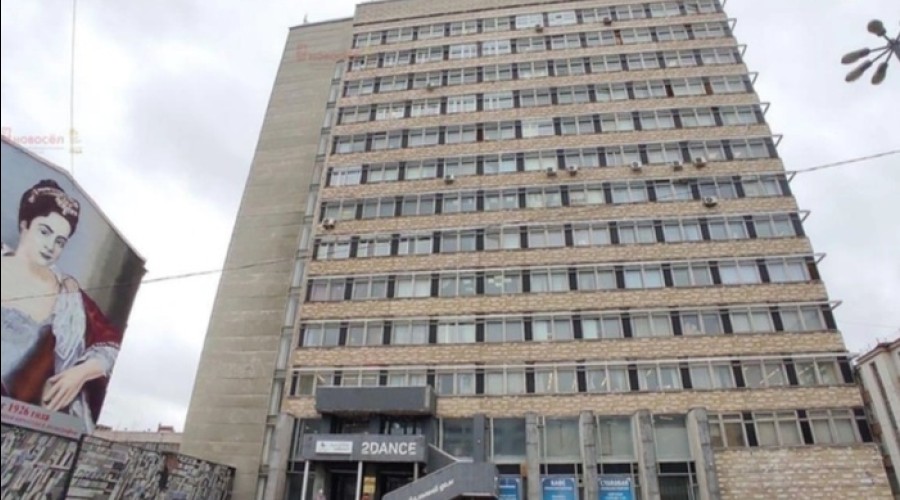 В центре Екатеринбурга за безумную цену продают очень старый офисник
