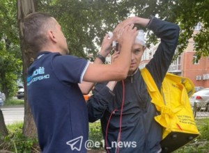В Екатеринбурге мужчина избил курьера, выкрикивая националистические лозунги