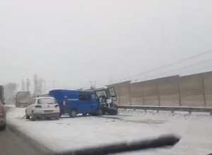 На ЕКАД трактор устроил массовую аварию