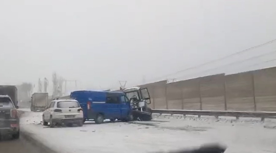 На ЕКАД трактор устроил массовую аварию