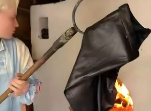 Shaman сжёг свои штаны в печи