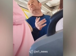 В Екатеринбурге водитель автобуса устроил разборки с пассажирами
