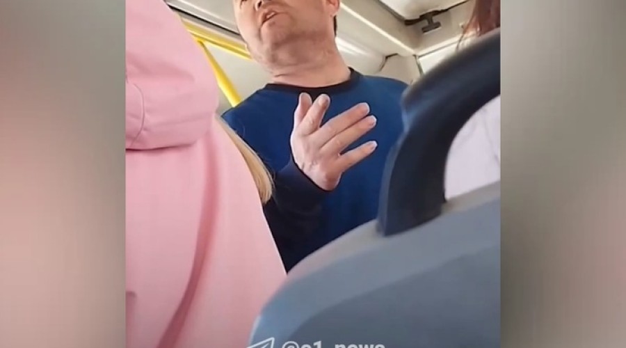 В Екатеринбурге водитель автобуса устроил разборки с пассажирами