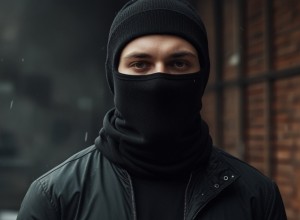 В Екатеринбурге женщина продала квартиру и отдала неизвестному в балаклаве 6 миллионов рублей