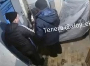 «Ходят с ножами»: на Уралмаше неадекваты терроризируют жителей пятиэтижки