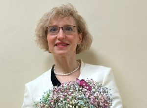 Неглупая женщина: профессор УрФУ, которая пришла на выборы с зеленкой, не верила мошенникам