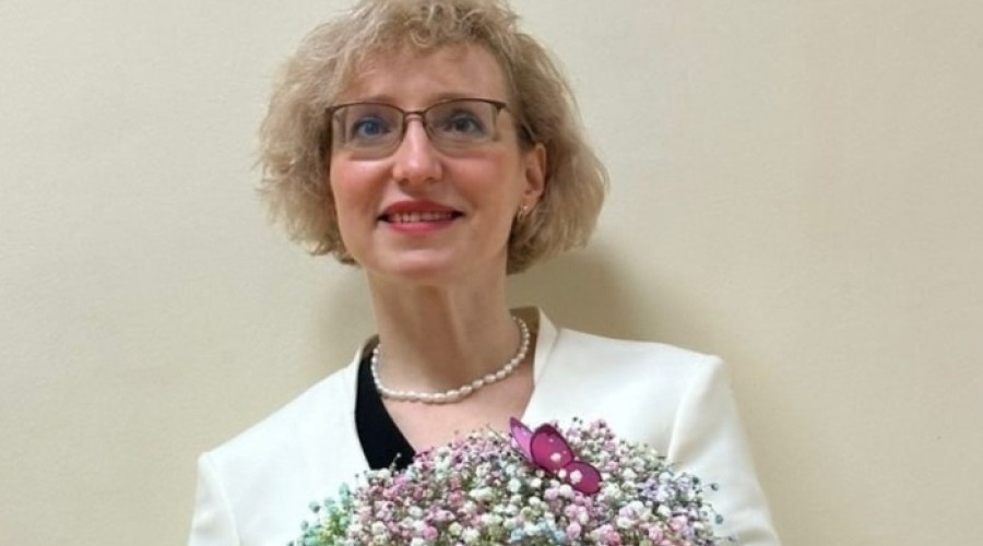 Неглупая женщина: профессор УрФУ, которая пришла на выборы с зеленкой, не верила мошенникам