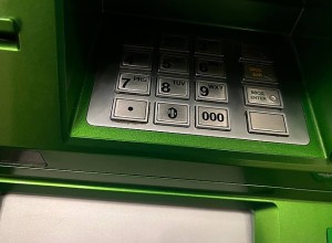 Свердловчанка «помогла» мошенникам выманить миллионы рублей у вдовы участника СВО