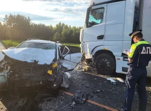 В лобовом ДТП с фурой на свердловской трассе погибла 8-летняя девочка