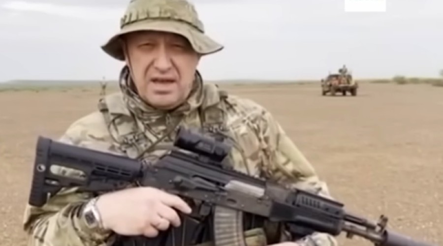 В Екатеринбурге устроили акцию памяти главы ЧВК «Вагнер»