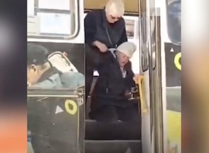 В Свердловской области кондуктор выкинула женщину из автобуса