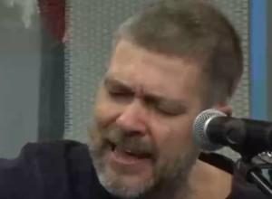 Лидер группы «Сплин» уехал из России