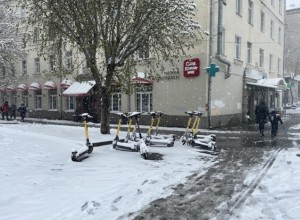 Власти Екатеринбурга отказались полностью запрещать электросамокаты в городе