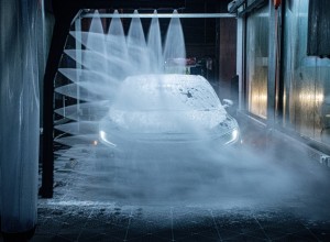 В Екатеринбурге произошла авария прямо внутри конвейерной автомойки