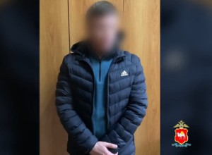 В Челябинске задержали мужчину, поцарапавшего на парковке десятки машин