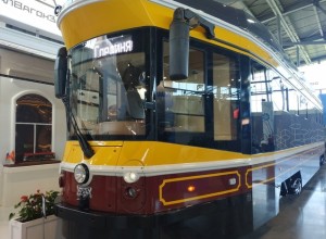 Трех пешеходов в Петербурге сбил трамвай в ретро-стиле от Уралтрансмаша