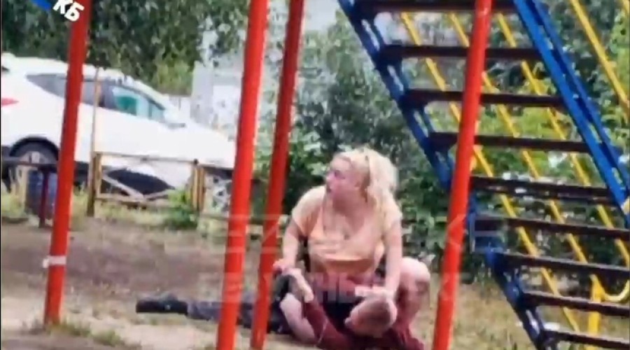 На Сортировке женщина избила мужчину прямо на детской площадке