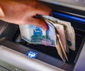 Опрос SuperJob показал, что для счастья россиянину нужно в среднем 273 тысячи рублей в месяц