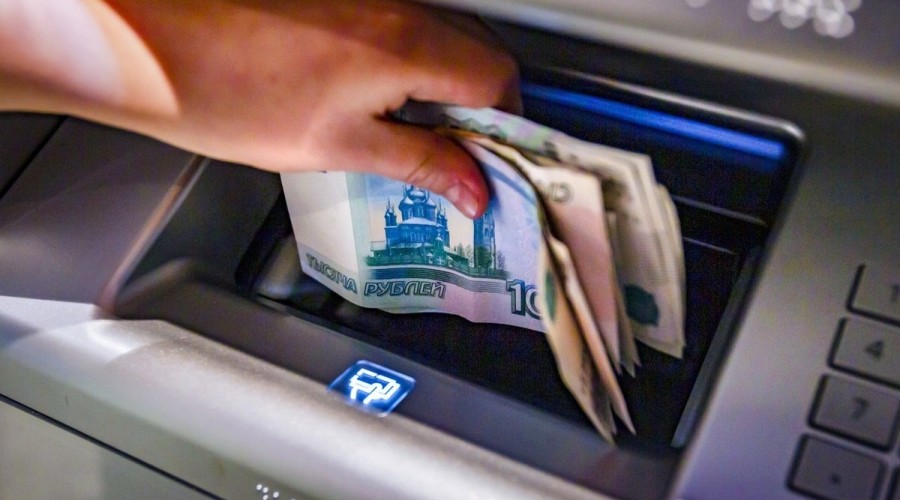 Опрос SuperJob показал, что для счастья россиянину нужно в среднем 273 тысячи рублей в месяц