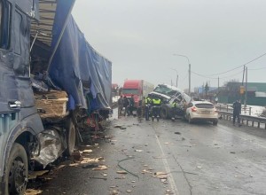 Умер водитель, пострадавший в ДТП с грузовиками на свердловской трассе