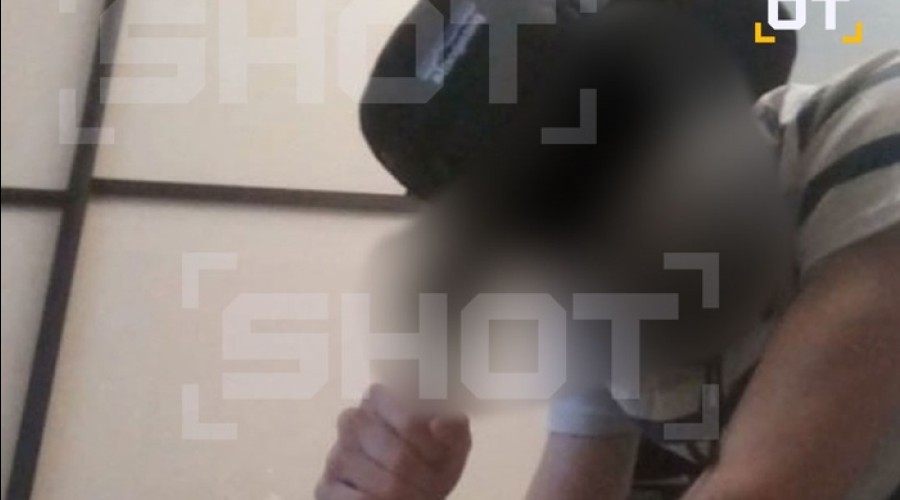 В Курске подросток в балаклаве ворвался в школу с ножами