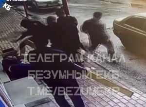 В Екатеринбурге толпа неизвестных напала на мужчину