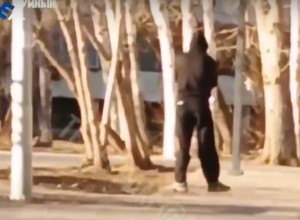 В Екатеринбурге неизвестный приставал к малышам на детской площадке