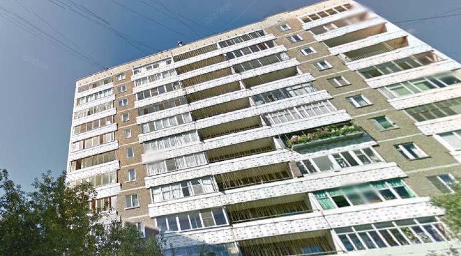 Под окнами многоэтажки Екатеринбурга нашли тело школьника