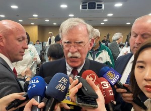 Болтон заявил о неизбежном выходе США из НАТО в случае второго срока Трампа 