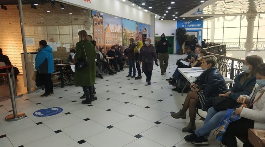 Пункты вакцинации возобновляют в Екатеринбурге свою работу в торговых центрах. ГРАФИК