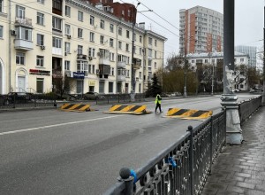 Стоят скорые и полиция: в Екатеринбурге перекрыт центр города