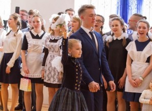 В свердловском городе школьникам запретили танцевать на Последнем звонке под зарубежную музыку