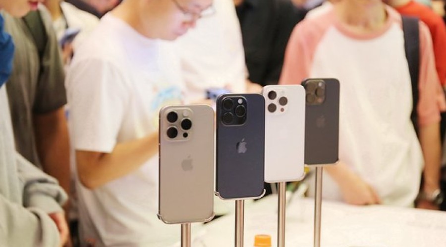 iPhone 15 подешевел в России
