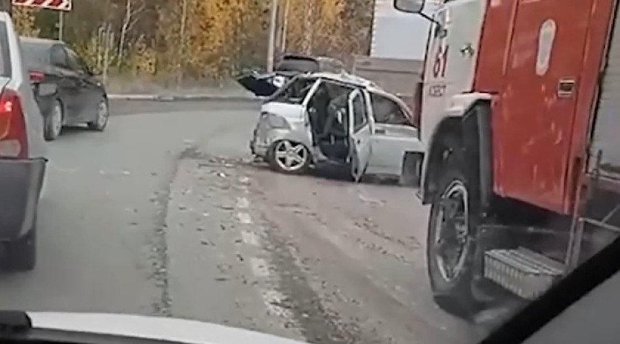 В Свердловской области грузовик без тормозов врезался в легковушку