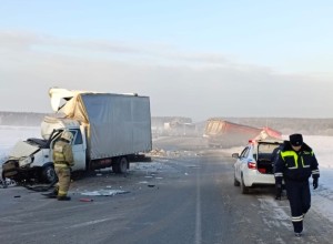 Столкнулись восемь машин: Тюменский тракт перекрыт из-за массового ДТП