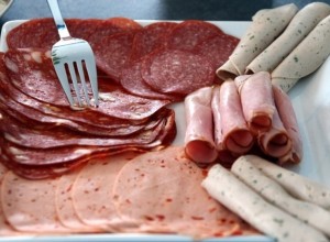 Уральский врач рассказала, вызывает ли колбаса рак